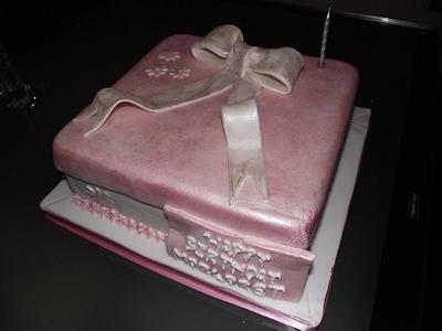Gift box  - Cake by Sugarcha