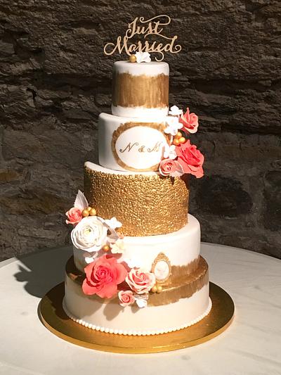 Wedding cake gold white  - Cake by Brigittes Tortendesign