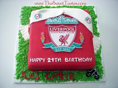 Liverpool soccer badge cake  - Cake by thesweettastes