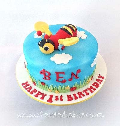 Kiwi buzzy bee cake - Cake by Fantail Cakes
