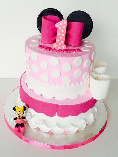 My first Minnie mouse cake - Cake by IBakeBliss