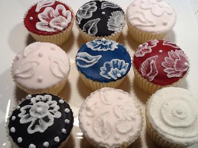 Embroidery Cupcakes - Cake by Gelly Bean 