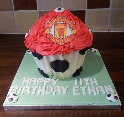 Man United giant cupcake - Cake by Lou Lou's Cakes