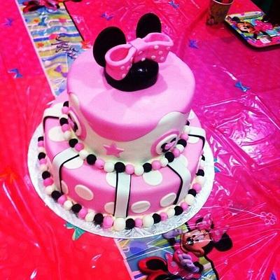 Minnie Mouse  - Cake by Nicolle Casanova