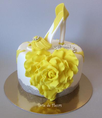 Yellow heart shaped rose - Cake by Tarte de Fleurs