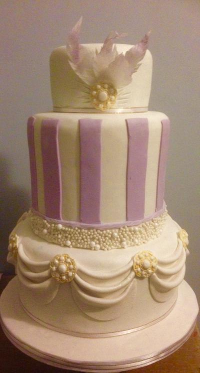 Pearls & swags - Cake by Lorna