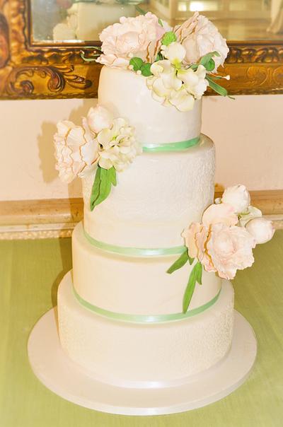 Peony Wedding Cake - Cake by Irene Gutiérrez- Irene Bakery