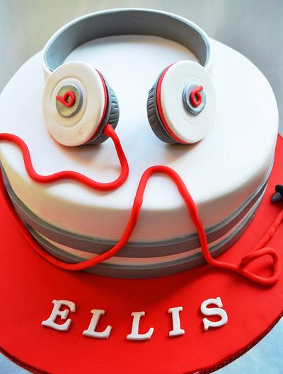 Beats cake - Cake by Roo's Little Cake Parlour