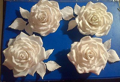 All white roses - Cake by Maggie Visser