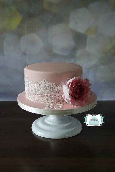Pretty in pink - Cake by Mond vol taart