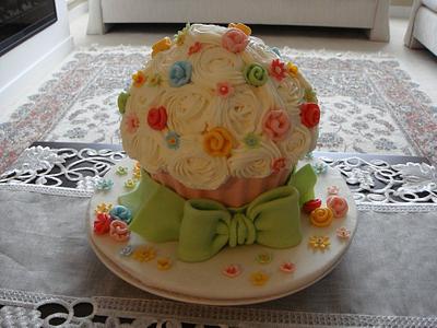 Giant cupcake - Cake by Zohreh
