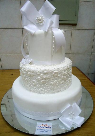 Only White !! Solo blanco!! - Cake by Susana Fiestas