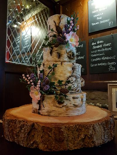 Woodland themed - Cake by Gina