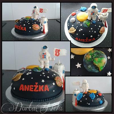 Astronaut in Space - Cake by DortaNela