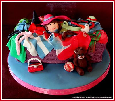 Dress-up / Toy box - Cake by Deelicious Cakes
