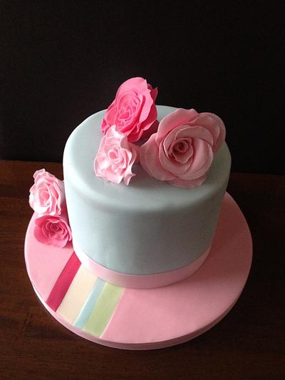Roses! - Cake by Glenys Talbot