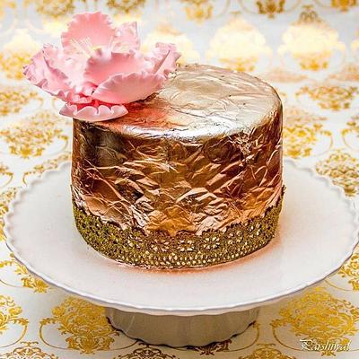 Gold cake  - Cake by Shafaq's Bake House