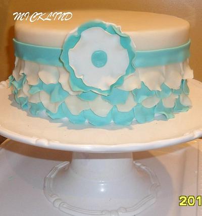 A PETAL WHITE & TURQUIOSE CAKE - Cake by Linda