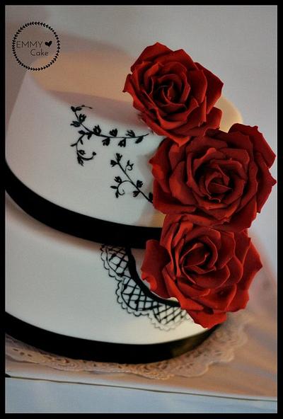 White with red roses and black details - Cake by Emmy 