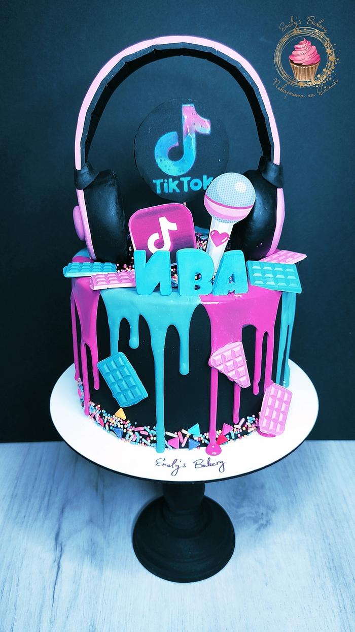 Tik Tok cake - Decorated Cake by Emily's Bakery - CakesDecor