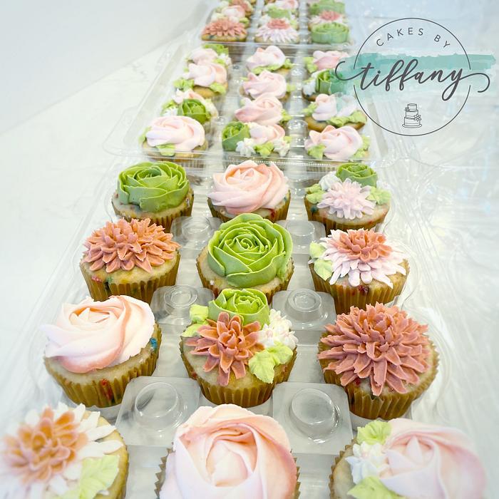 Buttercream Flowers & succulents cupcakes