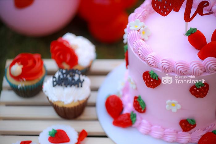 Strawberry cake design 