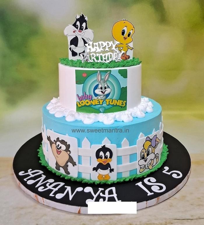 Looney Tunes tier cake