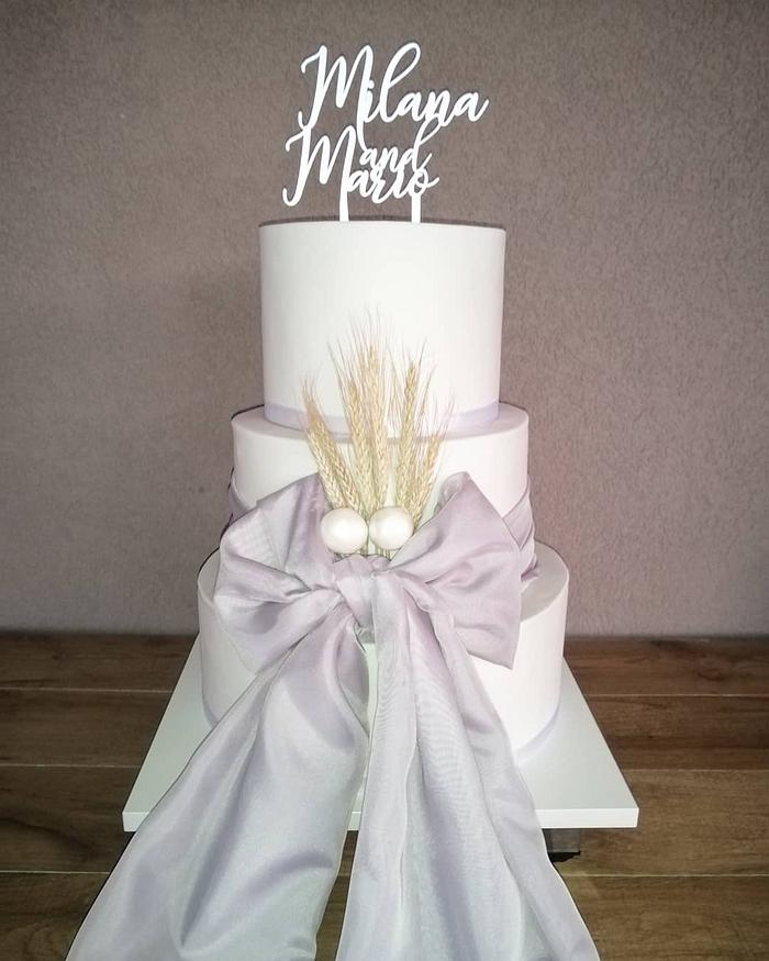 Elegant wedding cake