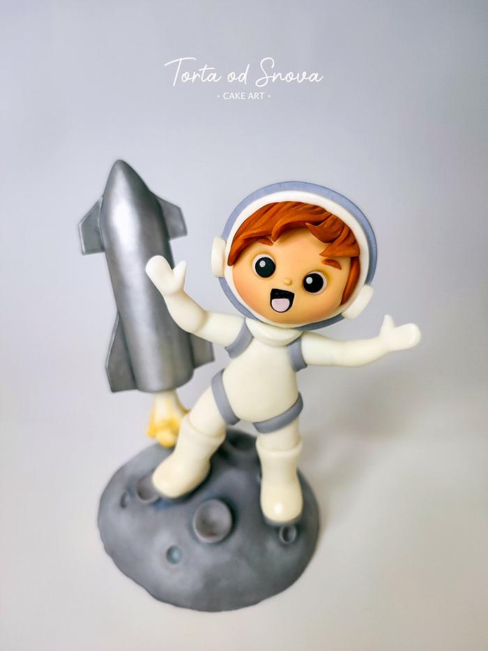 Astronaut cake topper