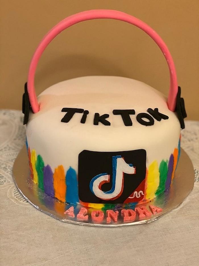 Tik Tok - Decorated Cake by Julia - CakesDecor