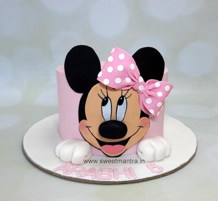 Minnie mouse theme cake