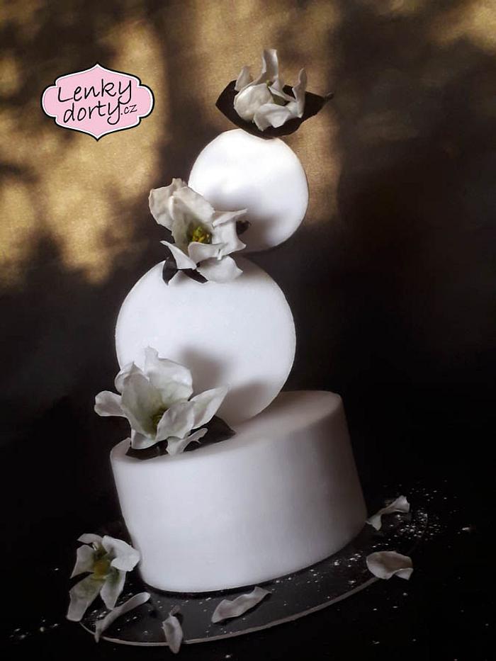 Gravity cake with magnolias (edible paper)