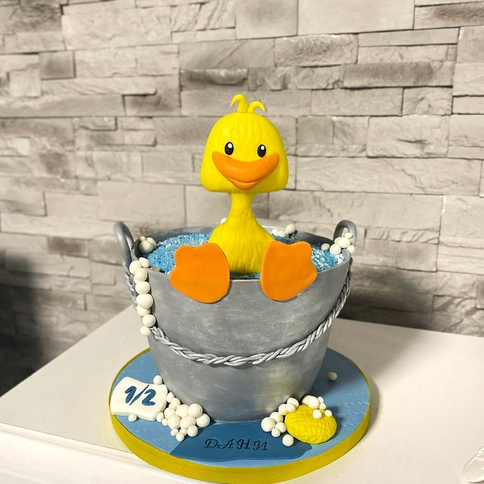 Yellow baby duck cake