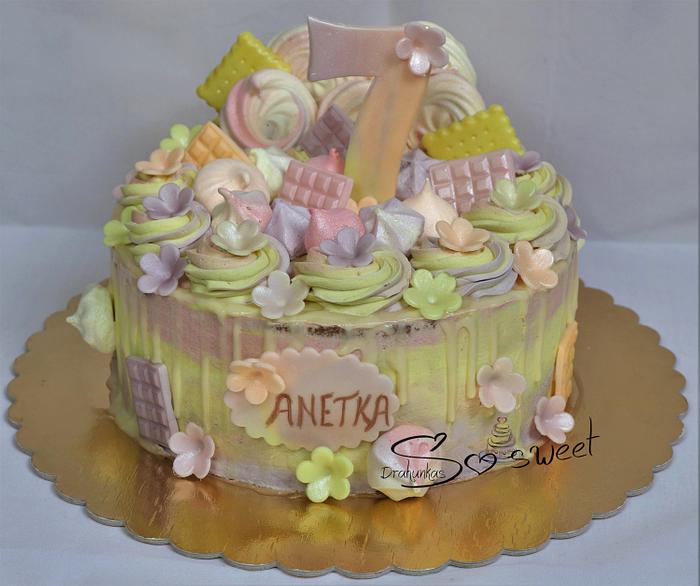 Pastel drip cake
