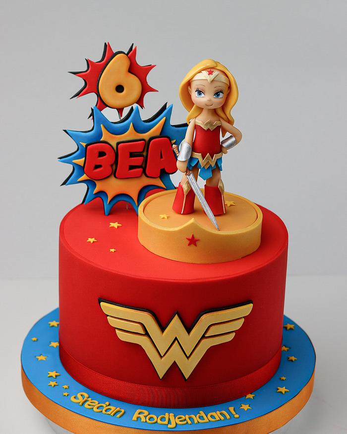 Wonder Woman Cake 