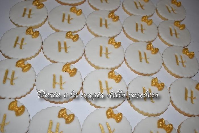 White and gold cookies