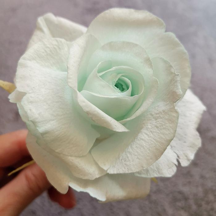 Wafer paper rose 