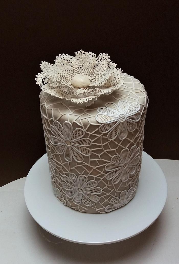 Cake with sugar lace flower