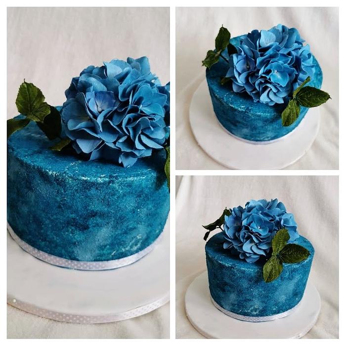 blue cake with hydrangea