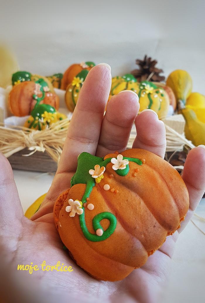 Pumpkin macarons 