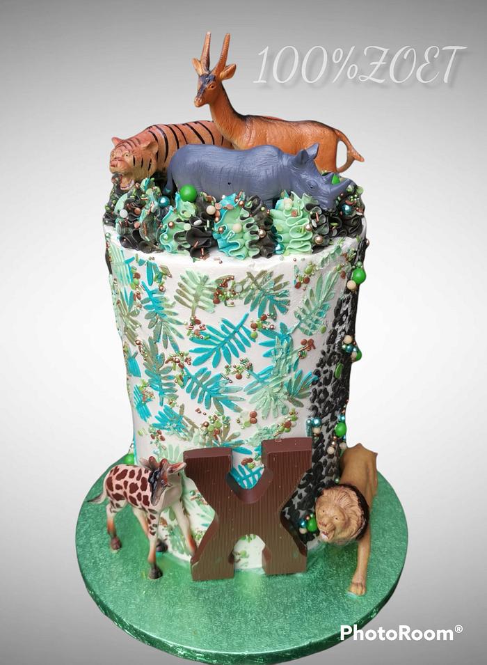 Stencil safari cake