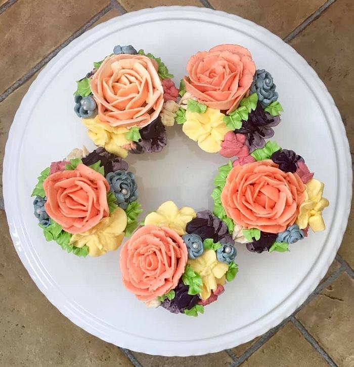 Hand piped flower cupcakes