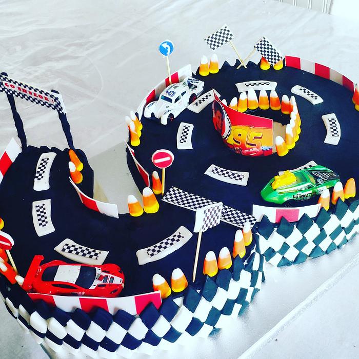 Birthday cake 9 - circuit car