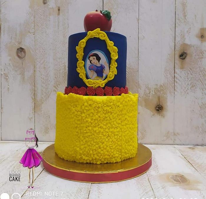 Snow White Cake by lolodeliciouscake