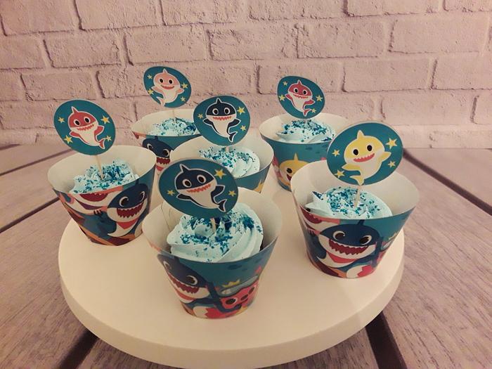 Baby Shark cupcakes
