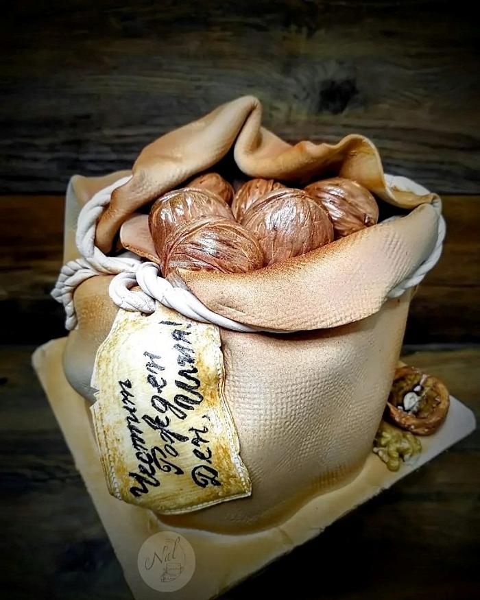 Cake bag with walnut