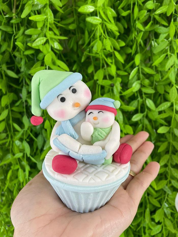 Cupcake snowman