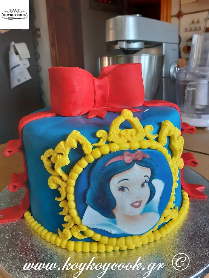 SNOW WHITE CAKE