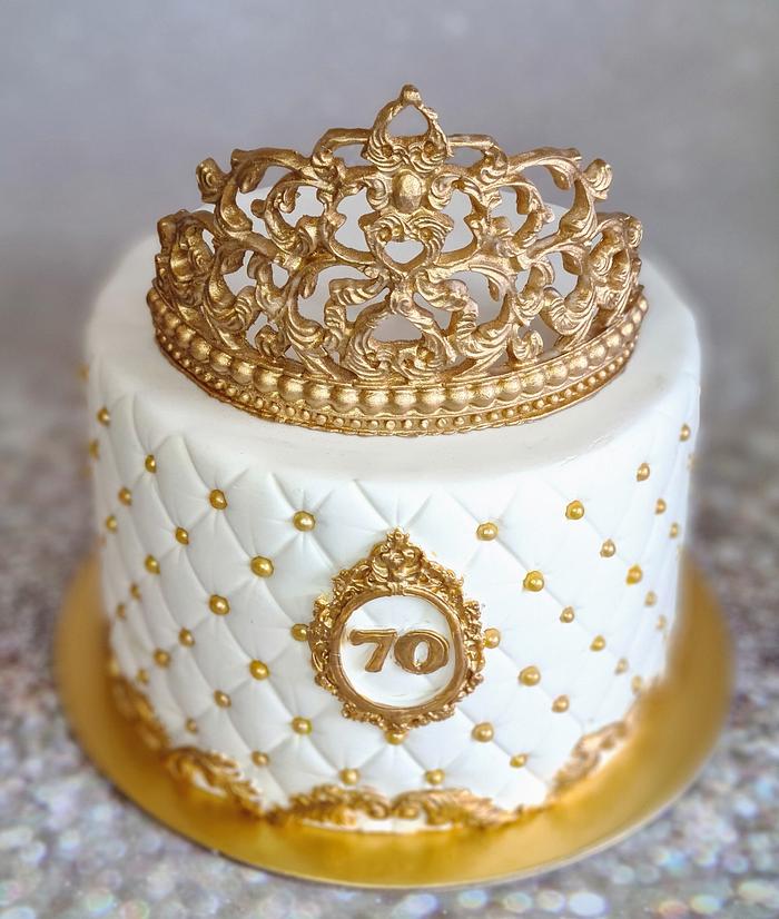 Quilted cake with a gold crown