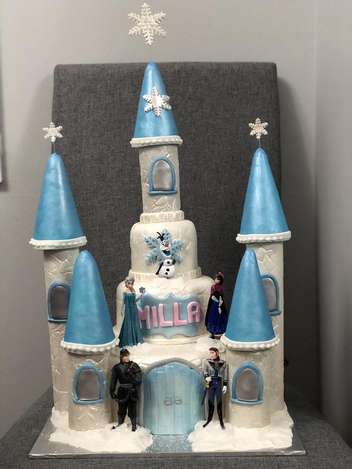 Frozen castle cake 